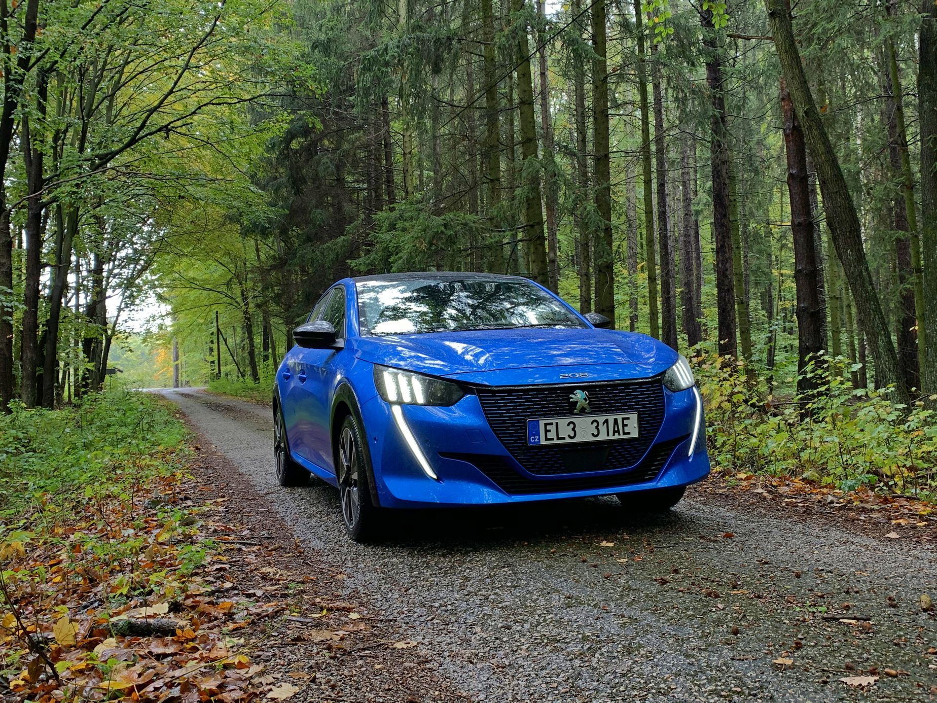 “Car of the year” with a flashlight instead of a tank.  The Peugeot e-208 is a lure for beginners