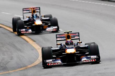 Mark Webber před Sebastianem Vettelem | Foto: Sport