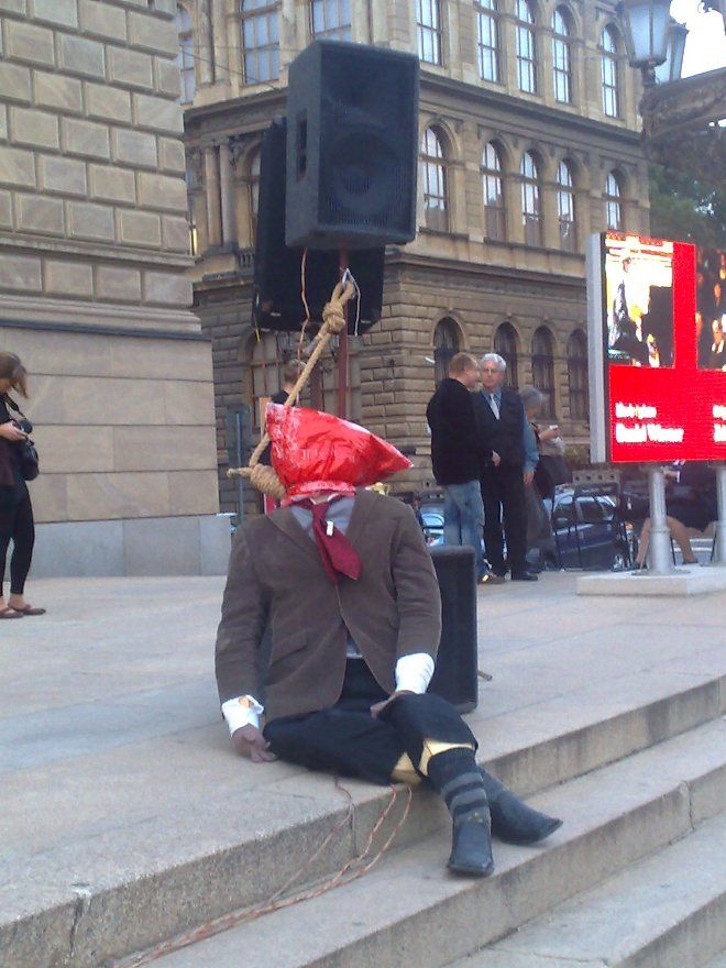 Nechyběl tradiční maskot protestu Akademie věd. | Foto: Michal Štůsek