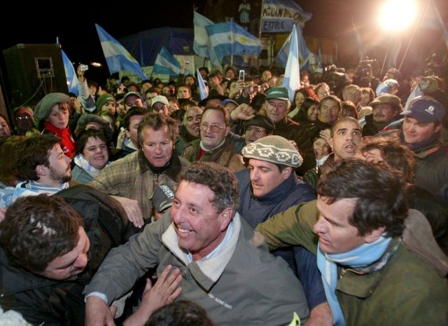 Farmářský vůdce Alfredo De Angeli byl policií o víkendu zatčen a pak zase propuštěn | Foto: Reuters