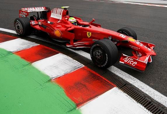 Felipe Massa při tréninku ve Spa | Foto: Reuters