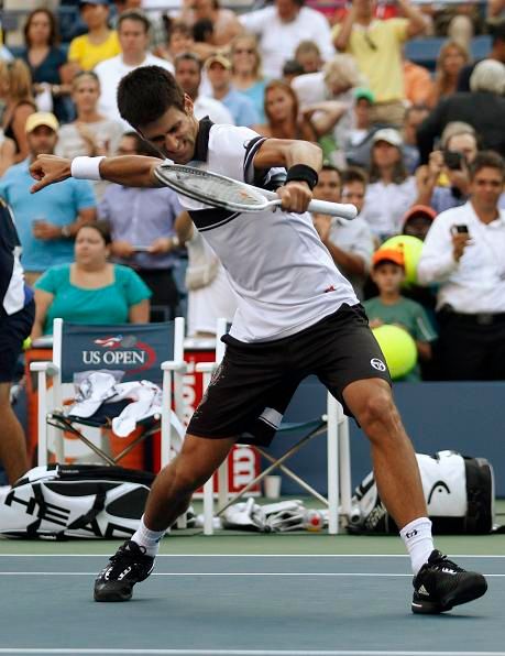 Srbský tenista Novak Djokovič slaví postup | Foto: Reuters