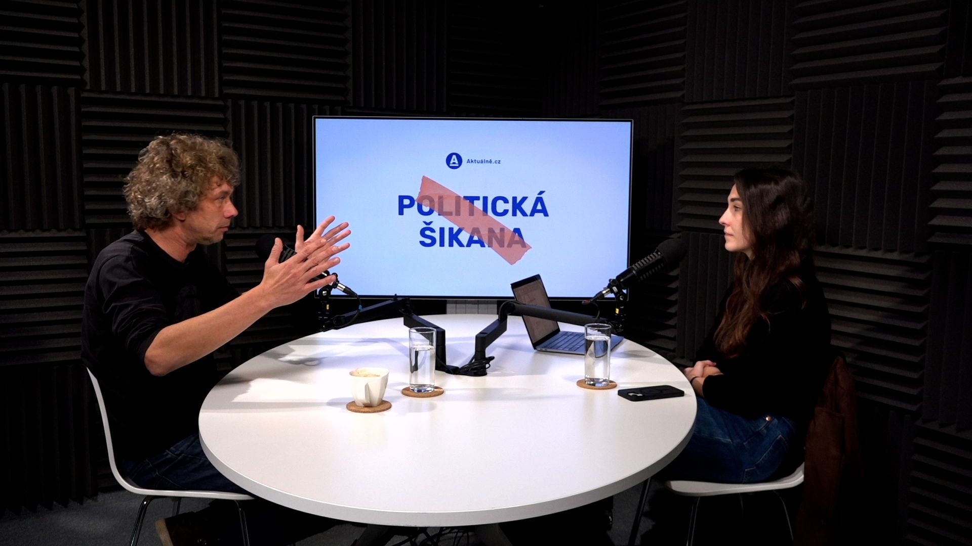 Politická šikana: Fiala tříská dveřmi, Babišovi jde jen o jedno a Moravec na odstřel