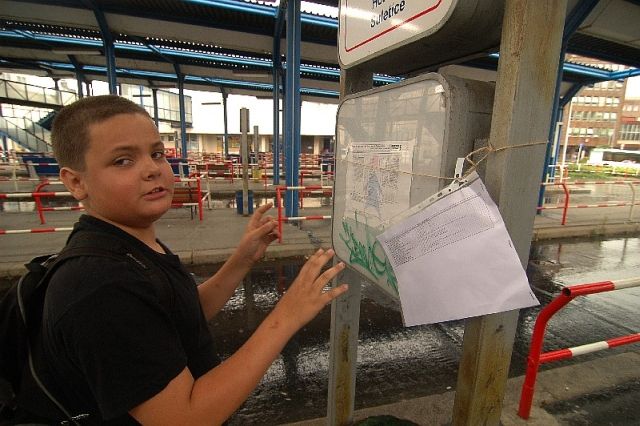 Většina zastávek v Ústí nad Labem zůstala během dne opuštěná. | Foto: Topí Pigula