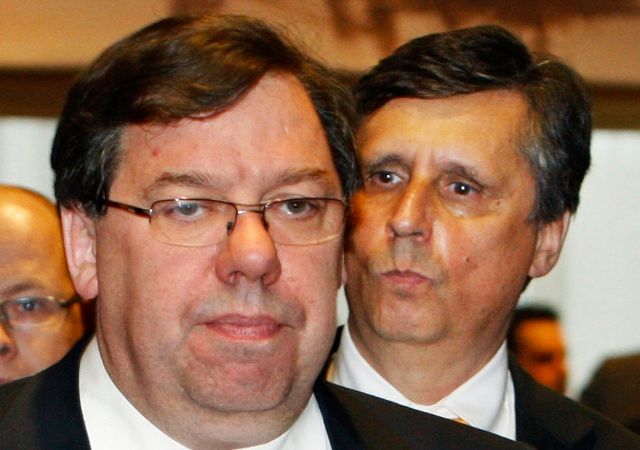 Český premiér Jan Fischer a jeho britský protějšek Brian Cowen v Bruselu. | Foto: Reuters