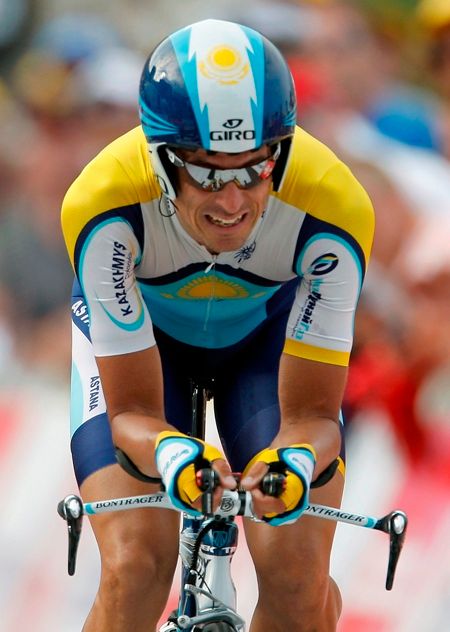 Andreas Kloden ze stáje Astana bojuje na trati časovky Tour de France v Monaku. | Foto: Reuters