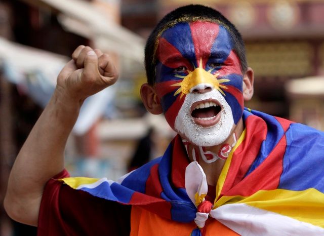 Demonstrant v Káthmandú. | Foto: Reuters