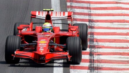 Felipe Massa odstartuje do posledního závodu sezony z pole position. | Foto: Jiří Šidliák, Reuters