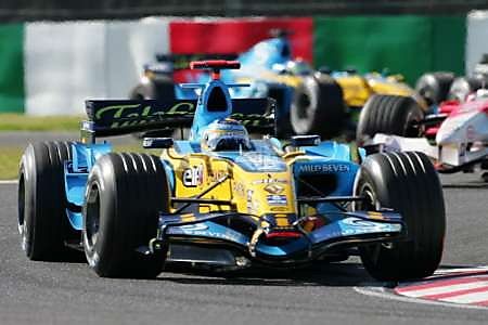 Fernando Alonso s Renaultem na trati Velké ceny Japonska. | Foto: Reuters