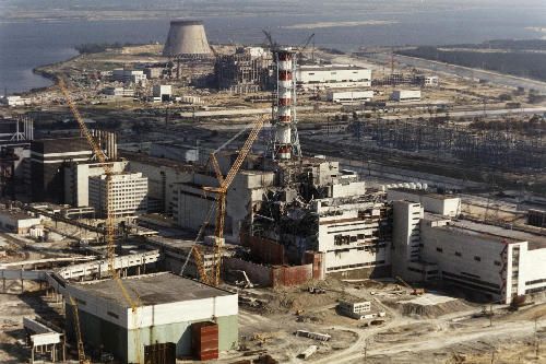 Jaderná elektrárna v Černobylu pět měsíců po havárii, při níž 26. dubna 1986 explodoval jeden z reaktorů | Foto: čtk