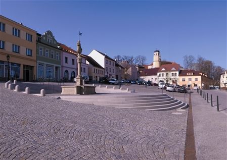 Cena za nejlepší investiční záměr 
 Obnova historického centra města Vlašim 
 Autor: Ivan Hořejší, Jan Hořejší, Architektonický ateliér 2H | Foto: Nadace pro rozvoj architektury a stavitelství