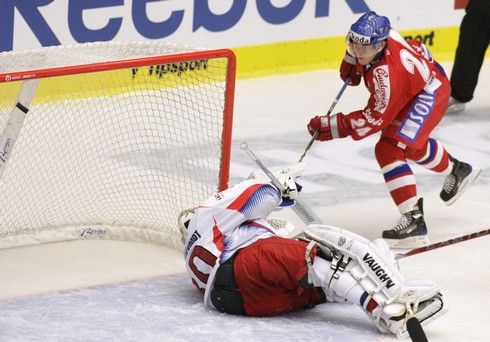 Jiří Hudler vyrovnává na 2:2 | Foto: Sport