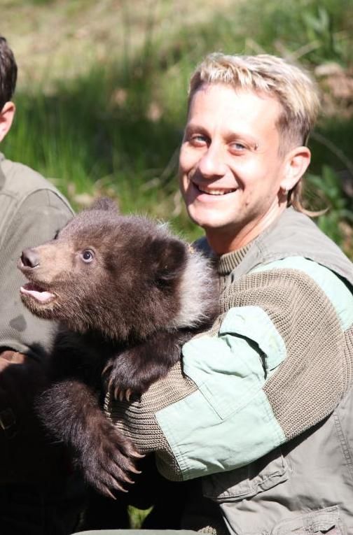 Ačkoli je úspěch jistě těší, oba teď mají jiné starosti - Kamčatce se 30. ledna narodila dvě medvíďata. | Foto: zoo brno