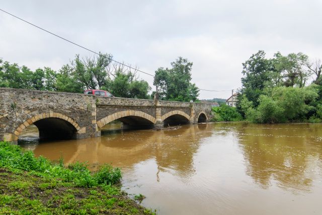 Také v Plzeňském kraji zasahují hasiči, odstraňovali hlavně spadlé stromy. | Foto: ČTK