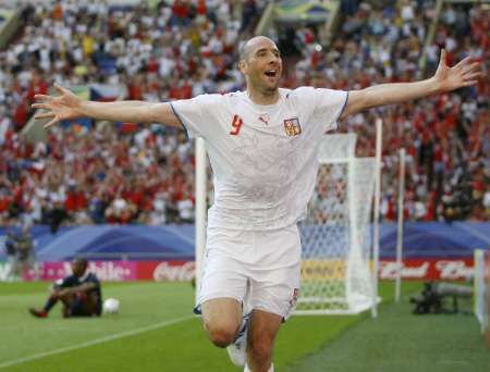 Jan Koller se raduje z gólu v zápase s USA. | Foto: Reuters