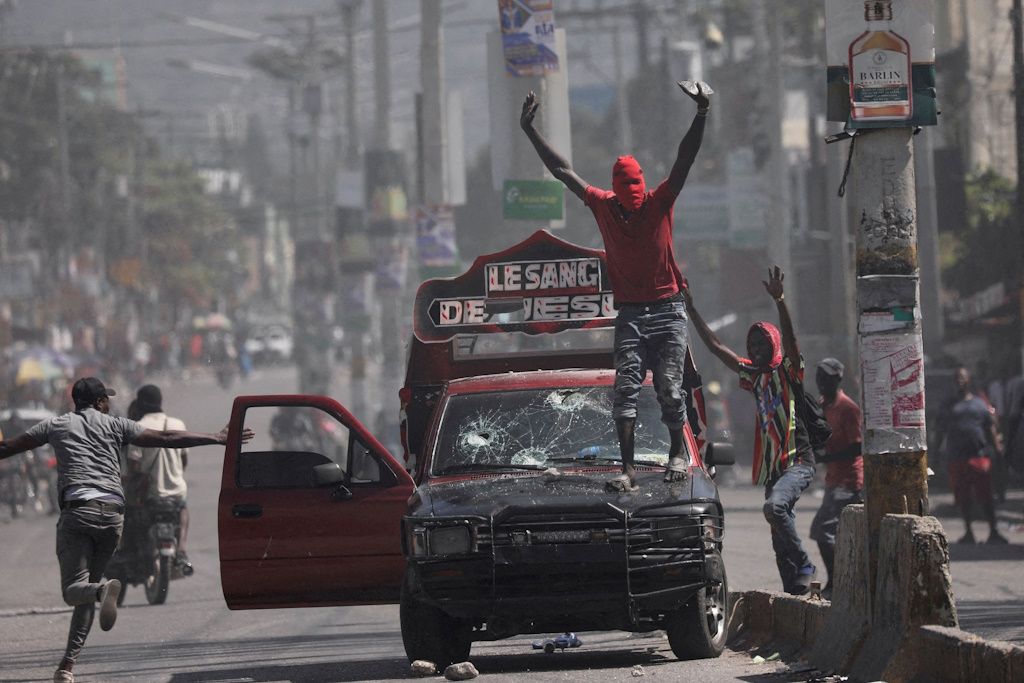 Rada bezpečnosti OSN schválila novou misi proti gangům na Haiti