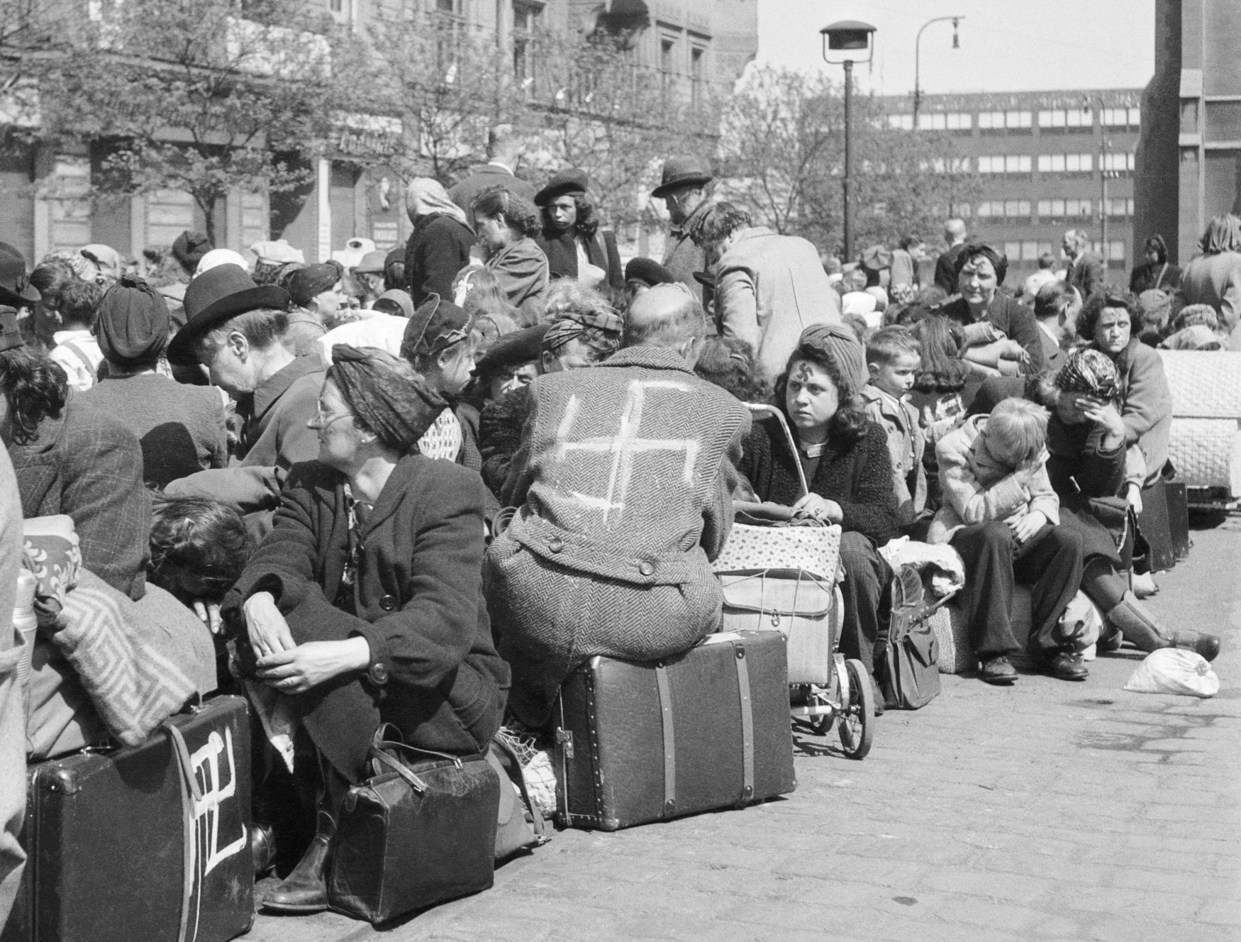 Депортация жителей. Депортация немцев 1941 в Казахстан. Депортация немцев из СССР В Германию. Выселение немцев из Силезии в 1945.