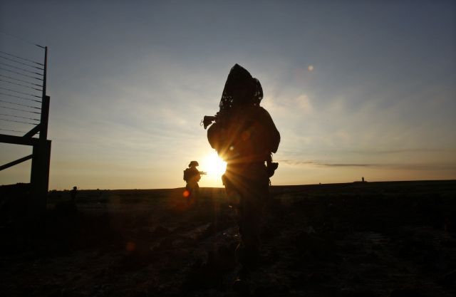 Izraelští vojáci na severu pásma Gazy. | Foto: Reuters