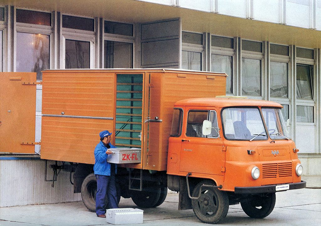 Avant l’arrivée d’Avia, ils ont également voyagé en Tchécoslovaquie.  Mais le camion Robur est vite devenu obsolète