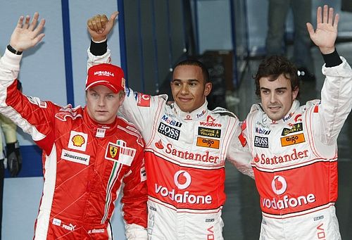 Kimi Räikkönen, Lewis Hamilton a Fernando Alonso - trio aspirantů na titul. | Foto: Reuters