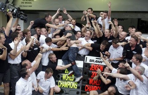 Takto slaví Brawn GP | Foto: Sport