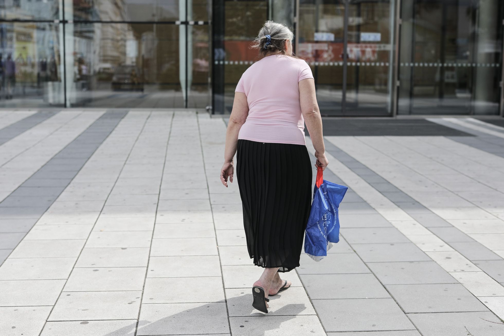 Almost three quarters of Czechs fear that they will not take care of themselves in their old age