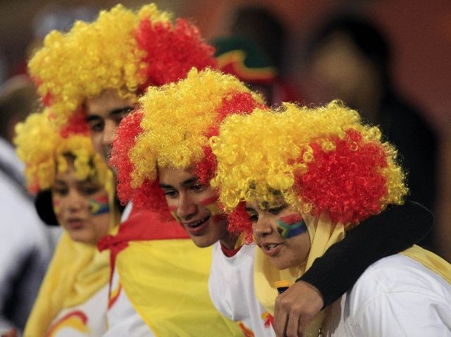 Fanoušci před zápasem Španělsko - Chile. | Foto: Reuters