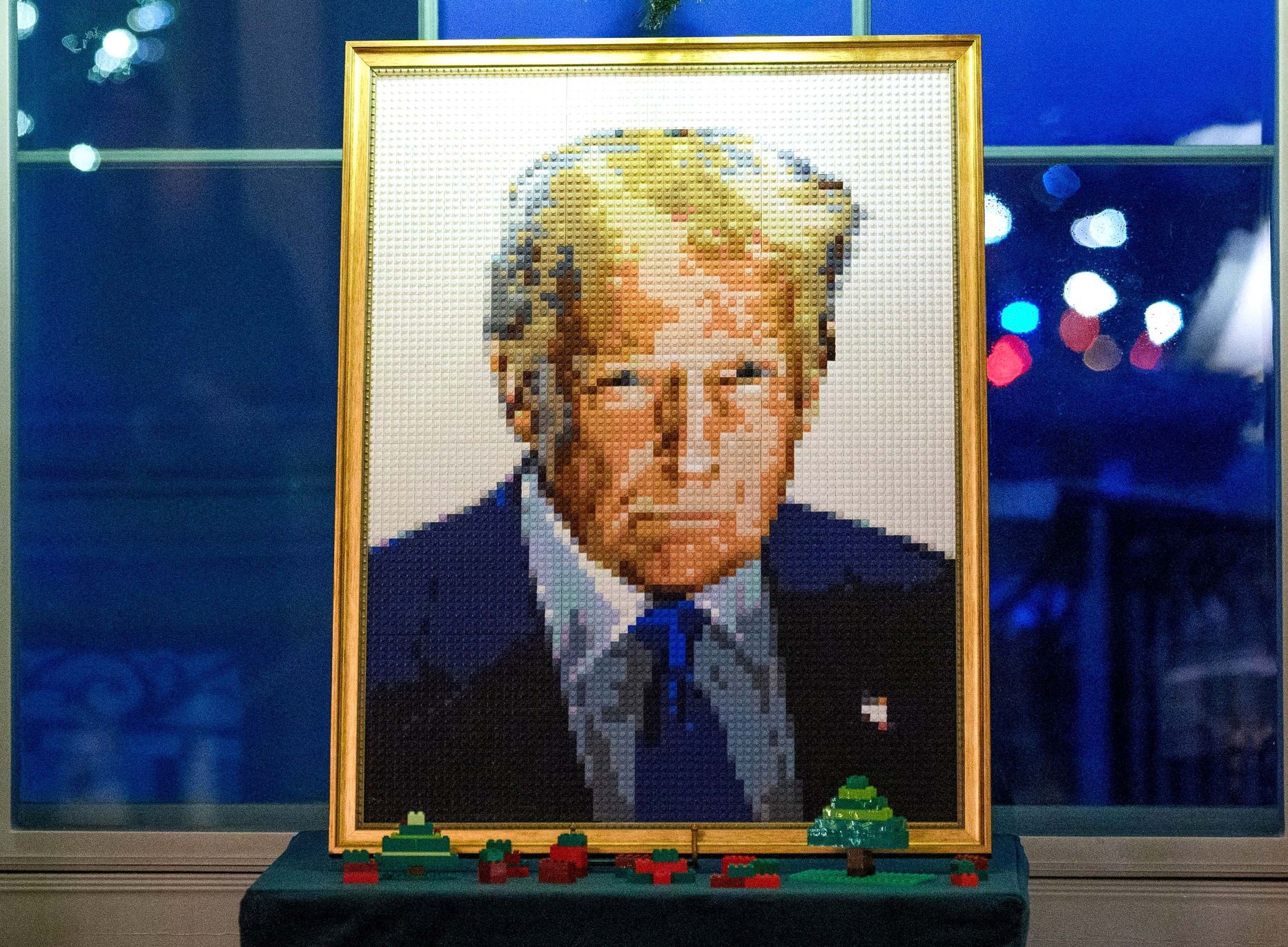 Vánoční kouzlo s kostičkami: Trump z lega září v dekoracích Bílého domu