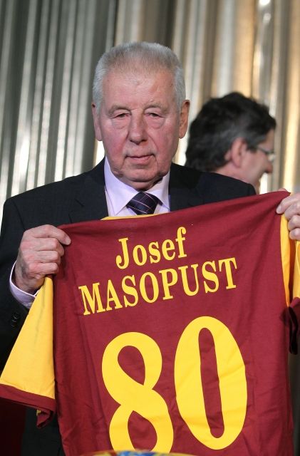 Momentka z oficiální části oslav 80. narozenin Josefa Masopusta v únoru 2011. | Foto: ČTK