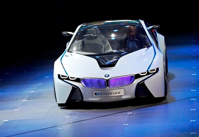 Vislovl Car je název konceptu nového sportovního vozu, který automobilka BMW představila na pekingském autosalonu | Foto: Reuters