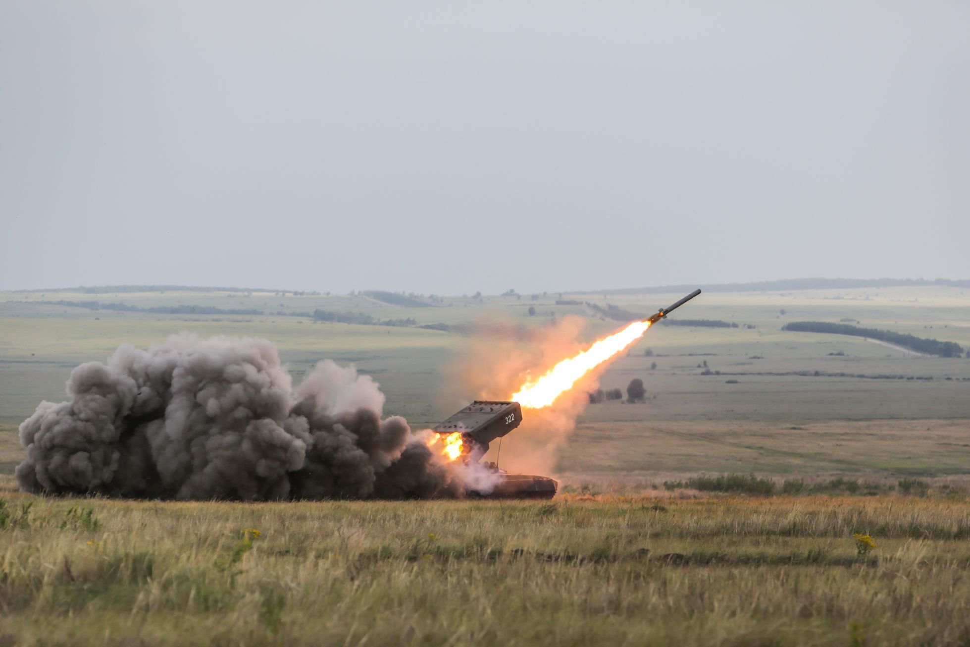 Тос украины. ТОС-1а Солнцепек. ТОС-1а Солнцепек стрельба. Солнцепек РХБЗ. Термобарический боеприпас ТОС 1а.