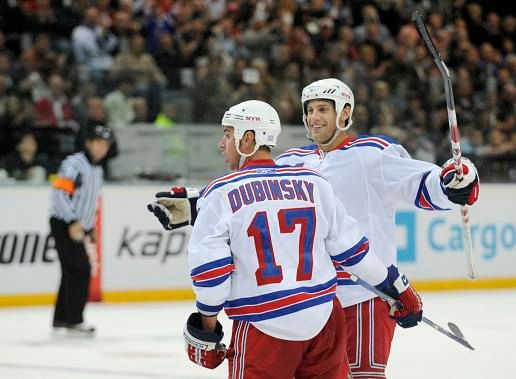 Dubinsky a Girardi oslavují rozhodující gól | Foto: Reuters