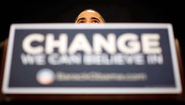 Změna. Ne celý kandidát, jen kousek jeho hlavy. (Barack Obama během projevu ve Wisconsinu.) | Foto: Reuters