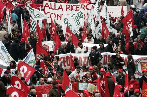 Stávkující v italském Římě. | Foto: Reuters