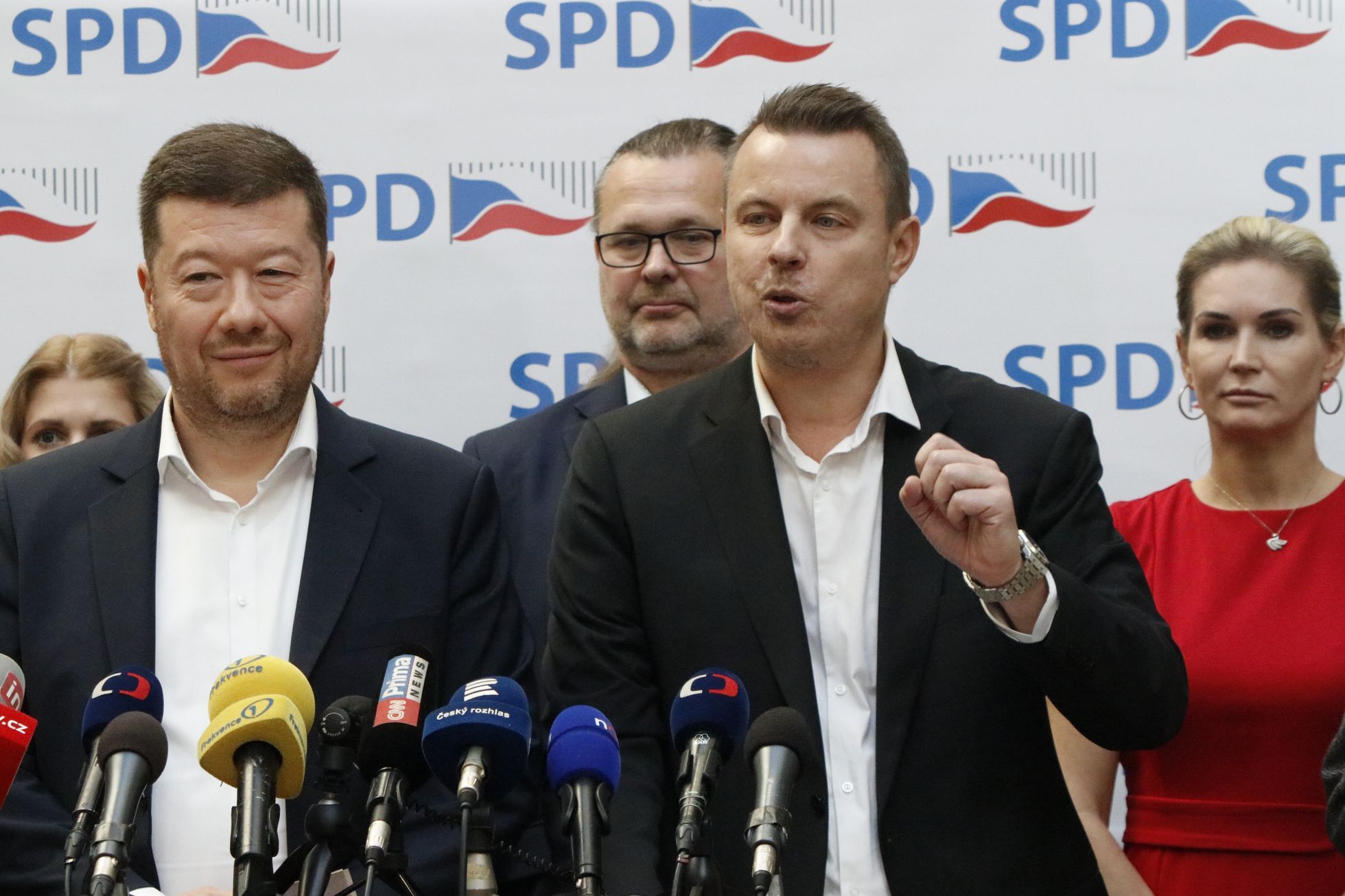 Rajchl nechce přiznat, zda hrál v pornu. V "grupáči" omylem neskončíte, říká právník