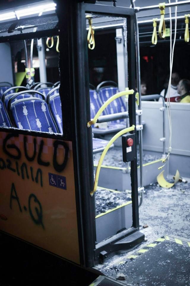 ... či autobus MHD... | Foto: Naim Salman