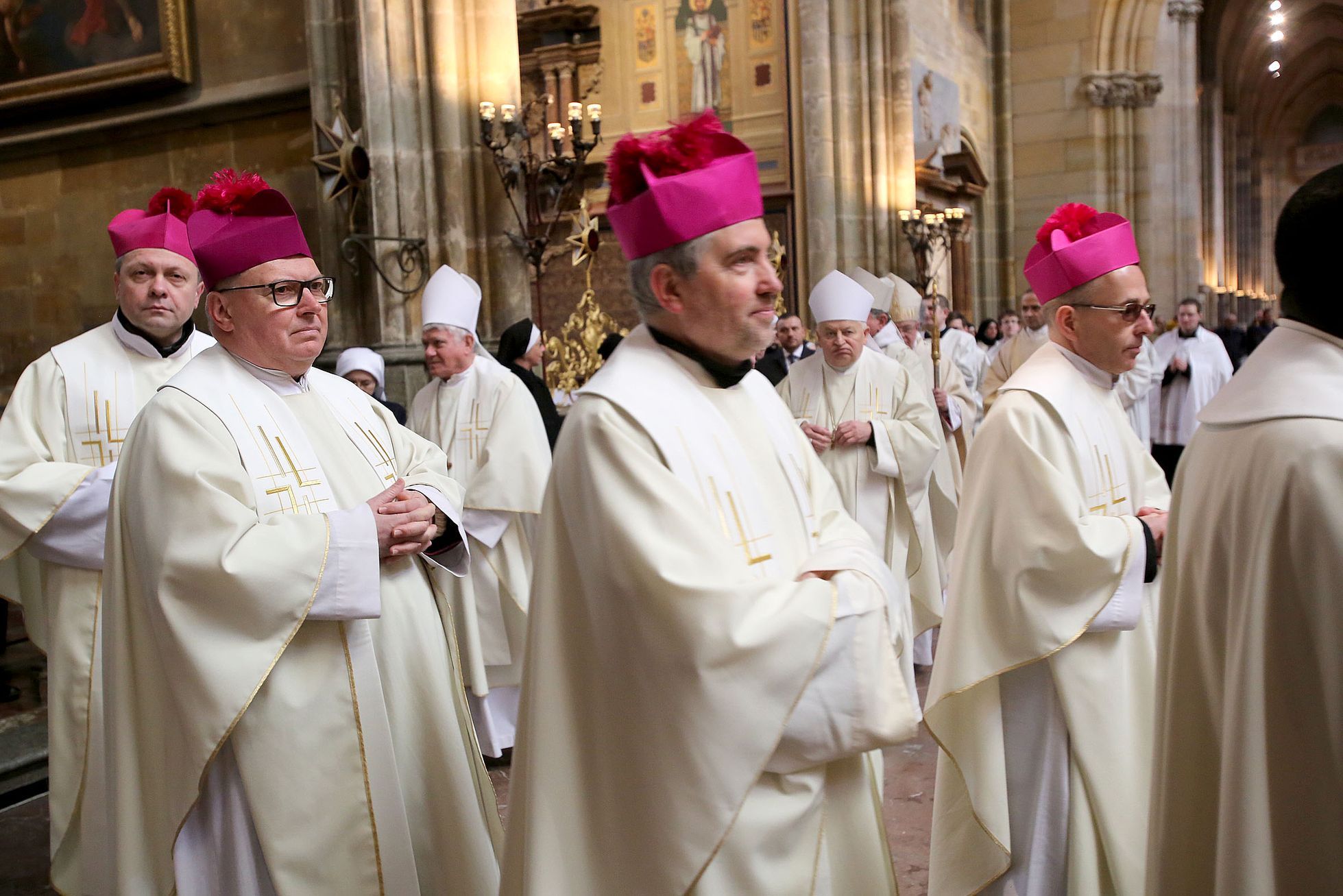 Foto: Arcibiskup Si Svolal Kněze, V Pražské Katedrále Světili Oleje ...