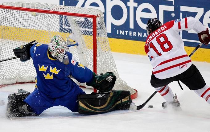 Lombardiho střela brankou neskončila | Foto: Reuters