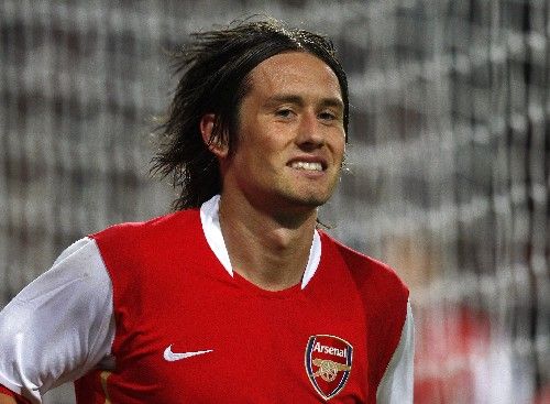 Tomáš Rosický z Arsenalu Londýn se raduje z góu do sítě Sparty ve třetím předkole Ligy mistrů. | Foto: Reuters