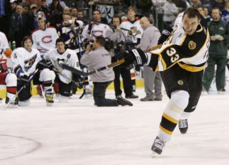 Slovenský obránce Zdeno Chára v dresu Východní konference potvrdil na Utkání hvězd v Dallasu nejtvrdší střelu v NHL. | Foto: Reuters