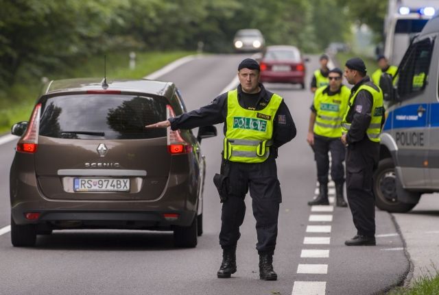 Policie už od rána kontrolovala všechny cesty vedoucí do Budějovic. | Foto: ČTK