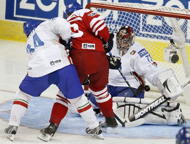 Na mistrovství světa reprezentoval Erat český tým naposledy v roce 2008, ale zúčastnil se také olympijských her ve Vancouveru (2010). | Foto: Reuters