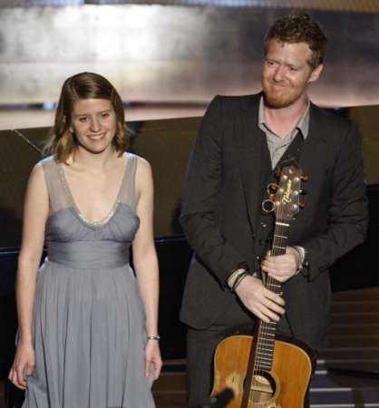 Oscar 2008 za nejlepší filmovou píseň získali Češka Markéta Irglová a Ir Glen Hansard | Foto: Reuters