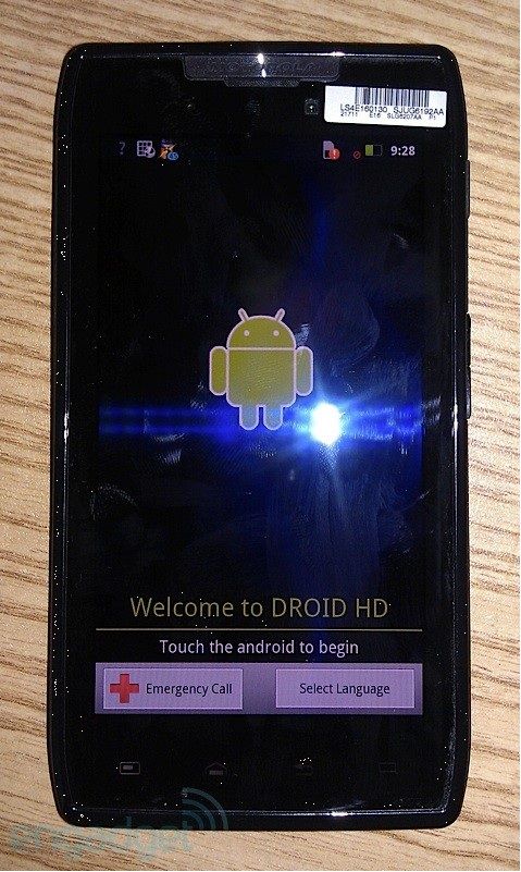 Motorola Droid HD?

Ve středu zveřejnil server engadget.com uniklé fotografie připravovaného telefonu Motorola Droid HD (do budoucna možná Google Droid HD). Jak je z obrázku zřejmé, telefon poběží na operačním systému Android. Cena a termín, kdy se telefon dostane na trh známé nejsou. | Foto: Engadget