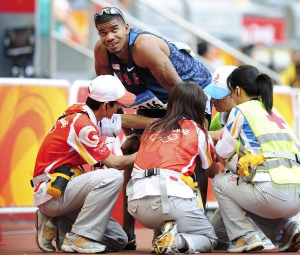 Terrence Trammell v péči ošetřovatelů. | Foto: Reuters