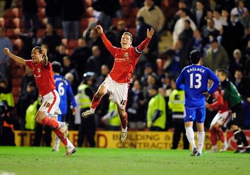 Fotbalisté Barnsley slaví postup v FA Cupu přes Chelsea | Foto: Reuters