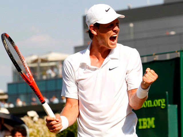 Český tenista Tomáš Berdych se raduje na Wimbledonu 2011. | Foto: Reuters