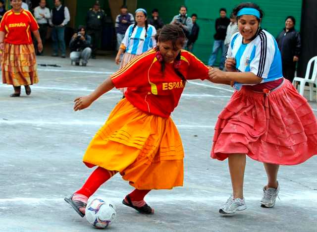 Z duelu Španělsko - Argentina. | Foto: Reuters