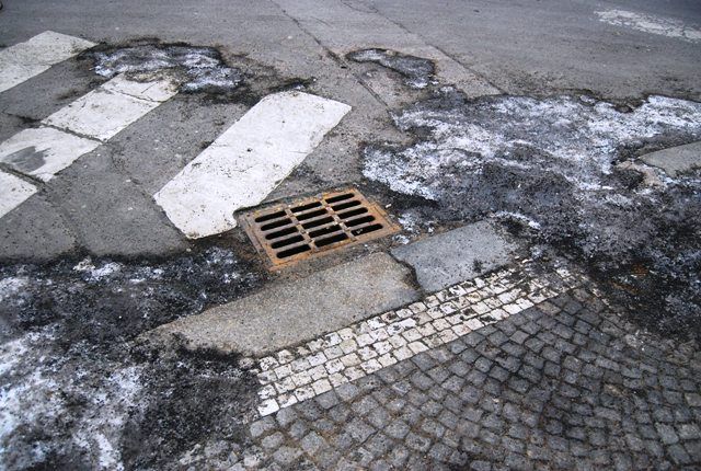 Pro invalidy na vozících je tento přechod poměrně dobře přístupný | Foto: Radek Pecák