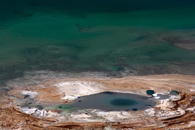 Pohled na Mrtvé moře u Ein Gedi | Foto: Reuters